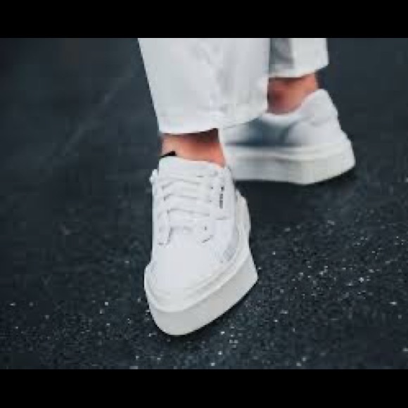 Adidas hypersleek women white sneakers NWT - Picture 1 of 9